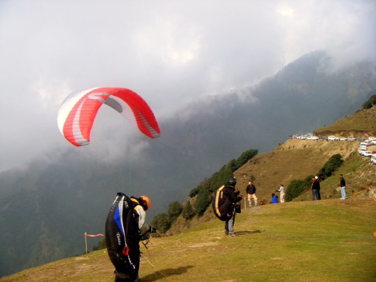 Paragliding in Himachal Pradesh Bir Billing ,Kangra India